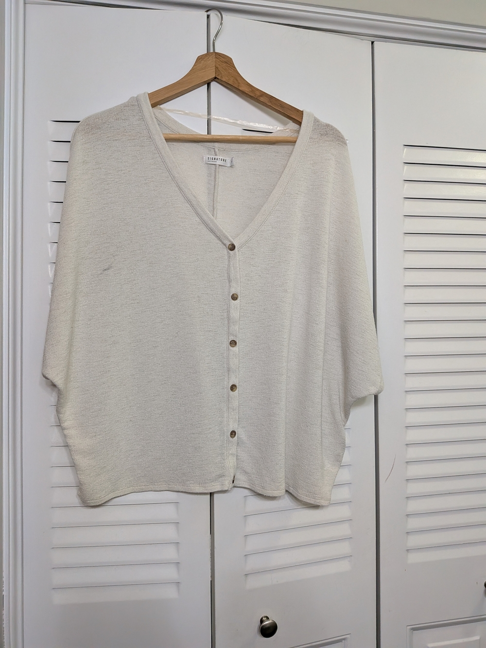 Reitmans Cream Button-Front V-Neck Knit Top